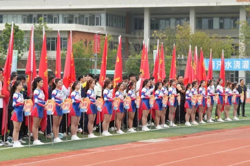 比赛现场, 挥臂击鼓