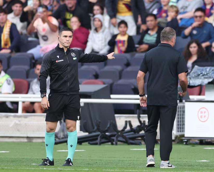 佐尔格在场, 议裁判补时